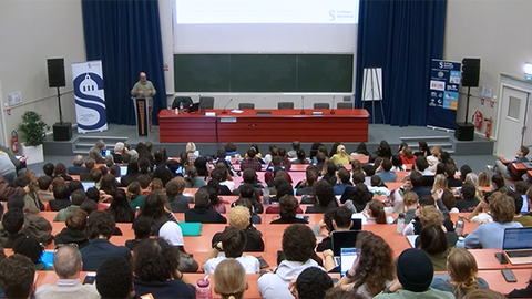 Groupe étudiant dns un amphi